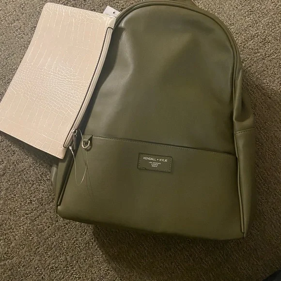 Backpack - Picture 3 of 4